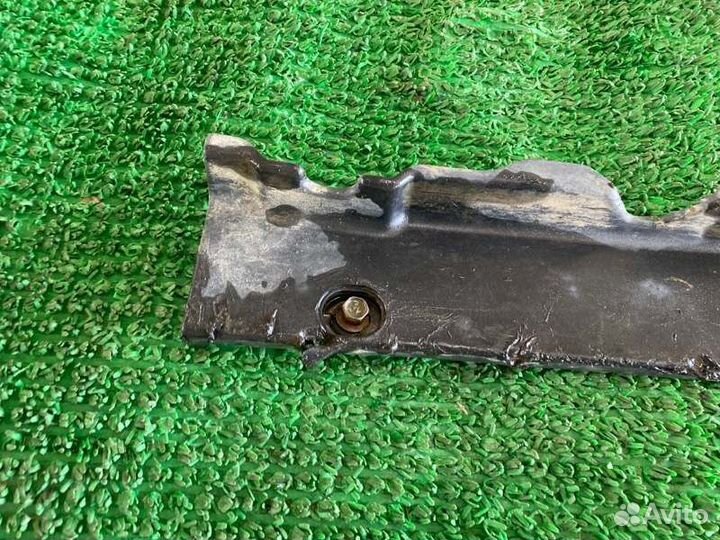 Накладка бампера прав. зад. Toyota Land Cruiser, L