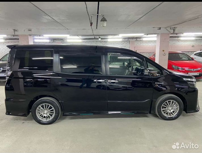 Toyota Voxy 1.8 CVT, 2018, 42 800 км