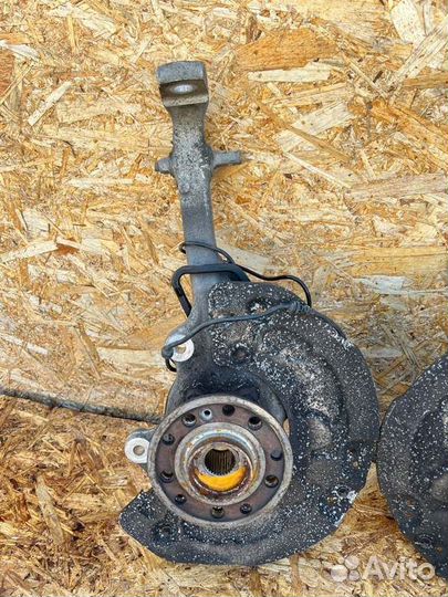 Кулак поворотный передний Mercedes Glс W253