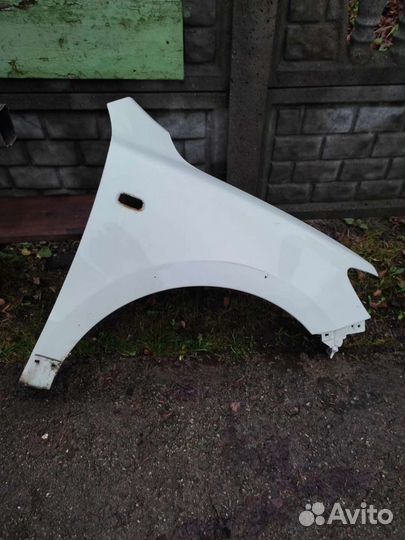 Крыло правое на Hyundai Santa Fe 2 поколения