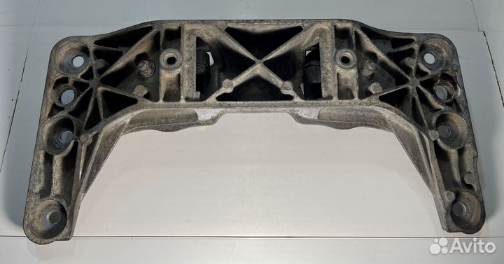 Траверса АКПП с подушками BMW E60 N52