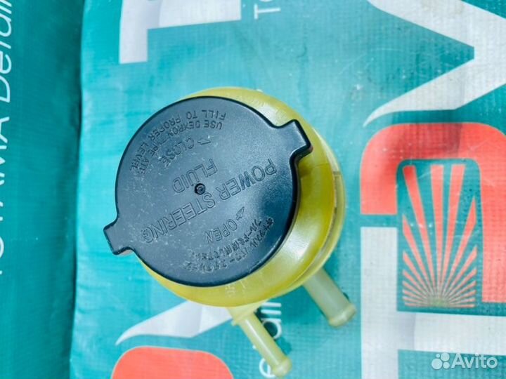 Бачок гидроусилителя руля Toyota Camry ACV40