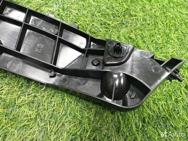 Крепление бампера переднее правое Toyota Rav4 CA40