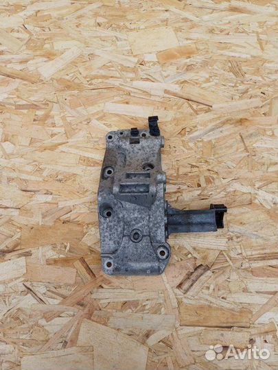 Кронштейн генератора Bmw 5 G30 B48B20A 2018