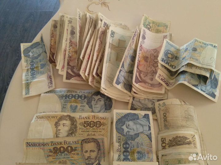 90 купюр разного номинала Польши 90х годов
