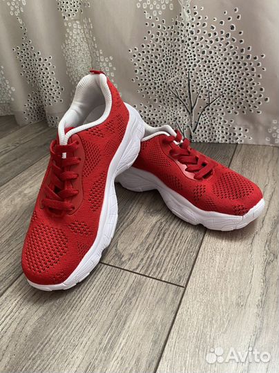 Кроссовки женские 40 размер новые