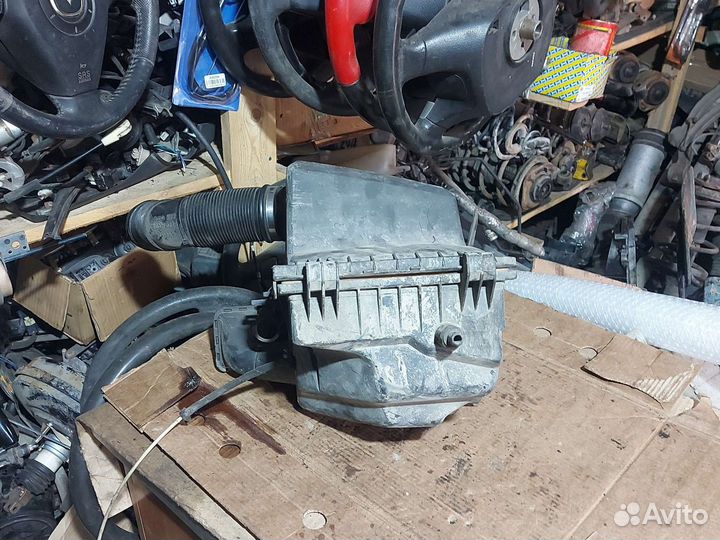 Корпус воздушного фильтра Volkswagen Golf 3