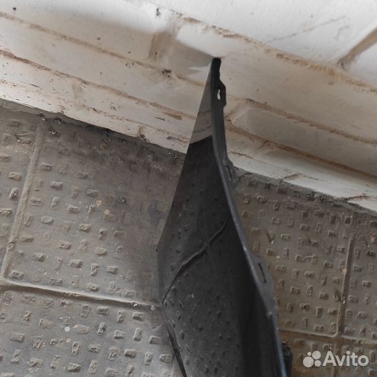 Бампер передний в сборе чёрный Toyota Auris e150