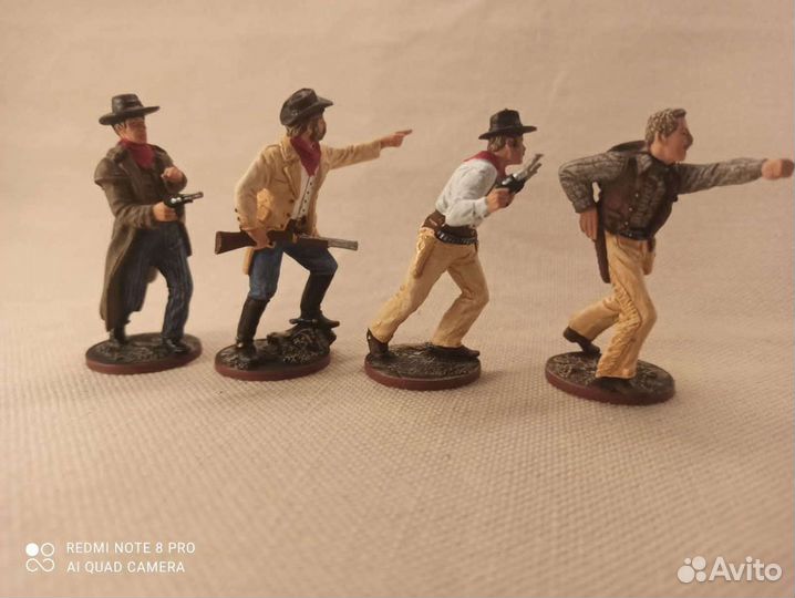 Модель, вежливые люди, солдатики