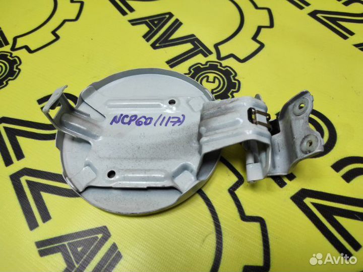 Лючок топливного бака Toyota Ist NCP60 2NZ-FE