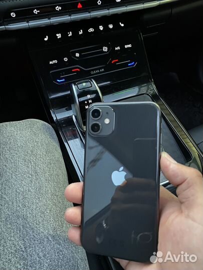 Телефон iPhone 11