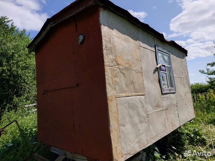 Будка на колесах