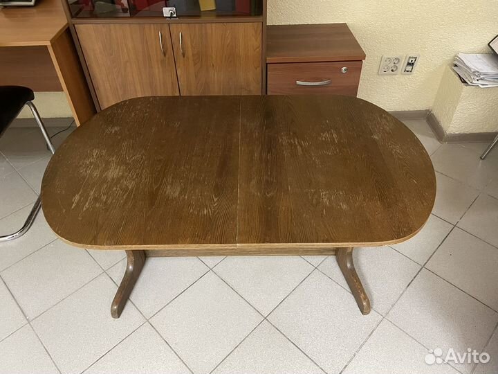 Продается диван,два кресла и стол из дуба