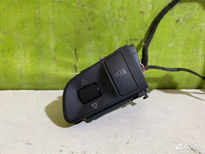 Кнопка руля стеклоподъемника Audi A4 A6 Q7