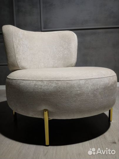 Кресло с пуфиком