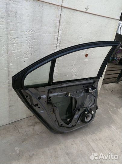 Дверь задняя левая Nissan Primera P12