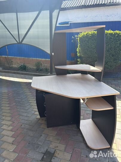 Компьютерный стол