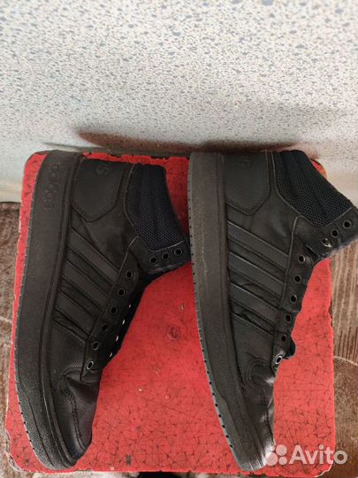 Кроссовки зимние Adidas. 44p