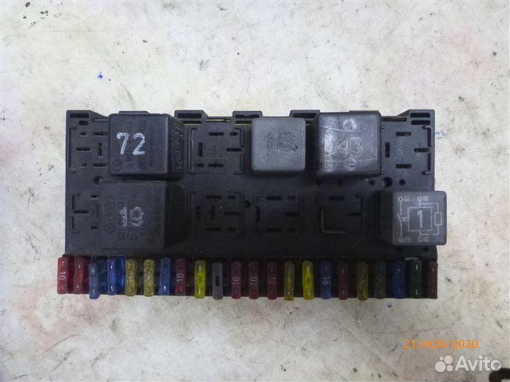 Блок предохранителей Volkswagen Passat B3 1988