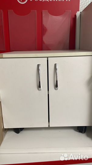 Тумба под оргтехнику на колесиках