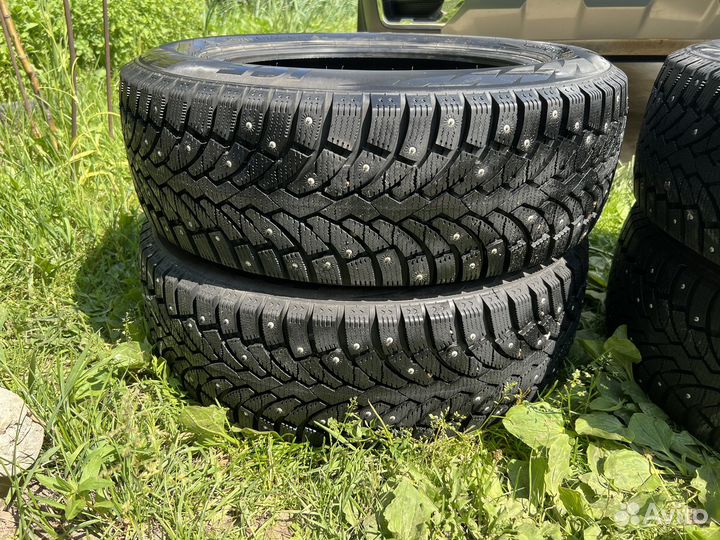 Pirelli Formula Ice 215/60 R17