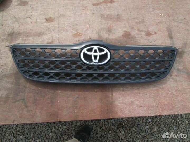 Решетка радиатора Toyota Corolla NZE120 2NZ-FE