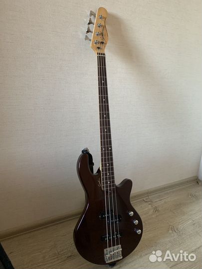 Бас гитара Godin Freeway 4