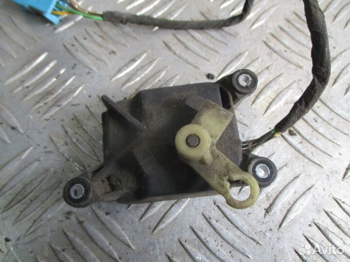 Моторчик заслонки отопителя Audi 100 C4