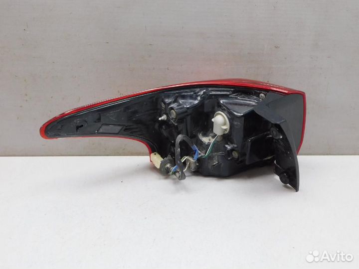 Фонарь задний наружный правый Mitsubishi Outlander