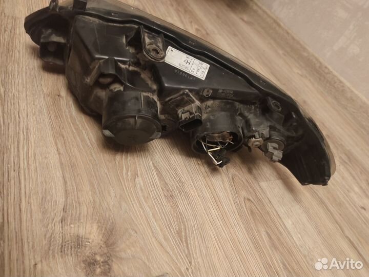 Правая фара Nissan Almera N 16