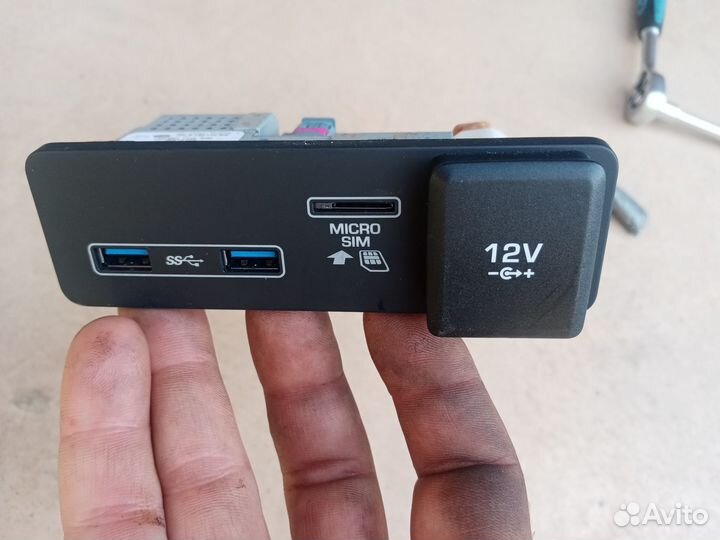 Разъем usb-aux на Рейнж Ровер Велар 2019г