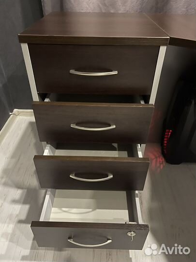 Стол компьютерный письменный с тумбой