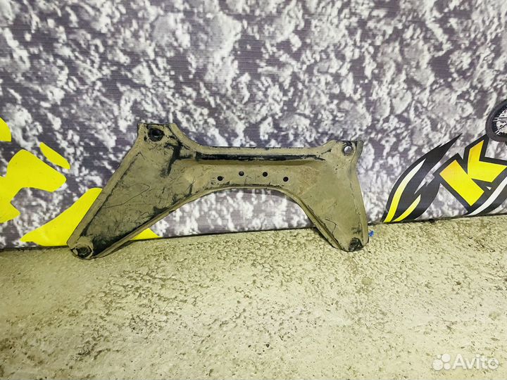 Кронштейн подрамника Mitsubishi Lancer Лансер 10