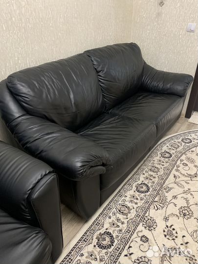 Диван, два коесла, столик на колесах