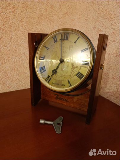 Настольные часы механические СССР