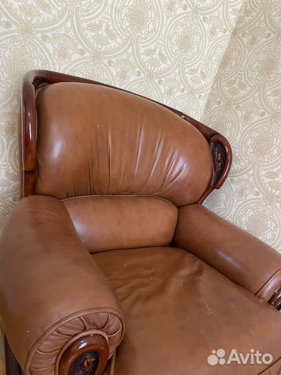 Кожаный диван бу