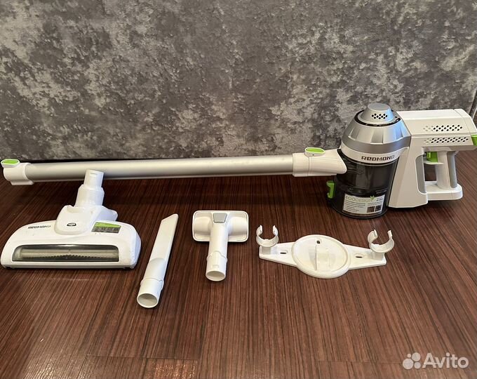 Вертикальный пылесос Redmond