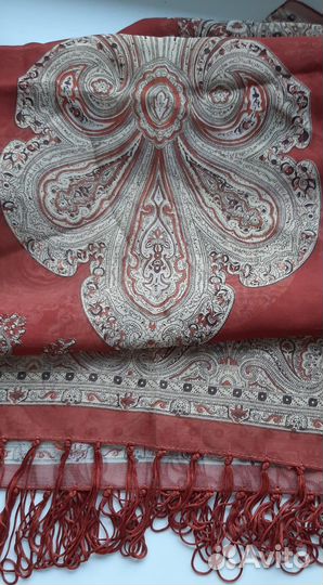 Широкий шелковый шарф