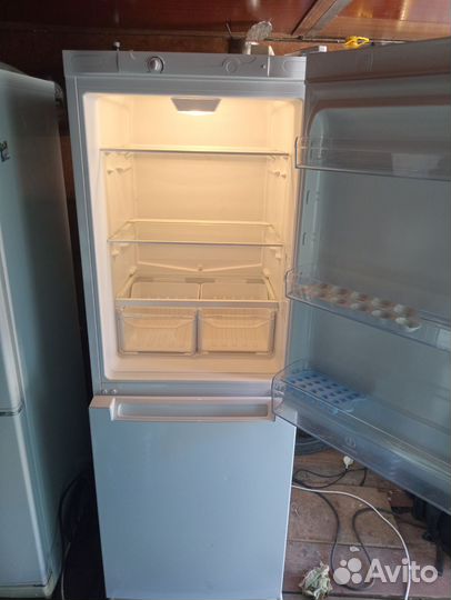 Холодильник indesit