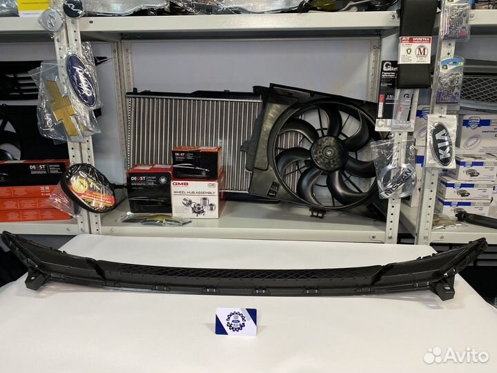 Решетка в бампер нижняя Hyundai Solaris 20