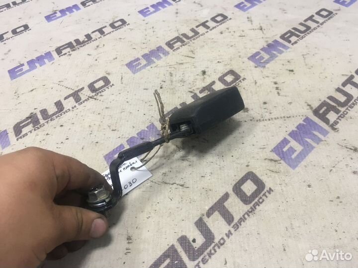 Ответная часть ремня безоп. передняя Лада Гранта