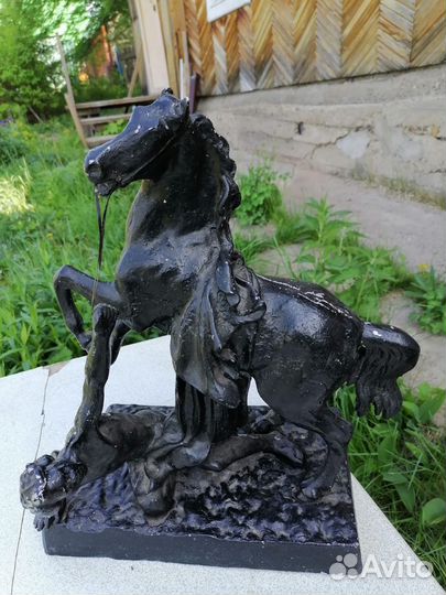 Скульптура Юноша, поверженный конем металл Клодт