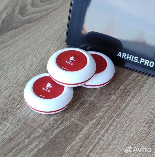 Кнопка вызова официанта и табло отображения вызова