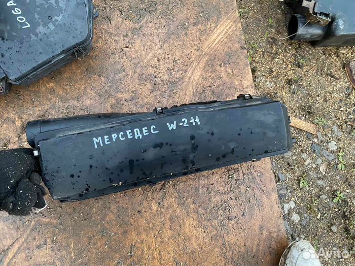 Корпус воздушного фильтра Mercedes W211