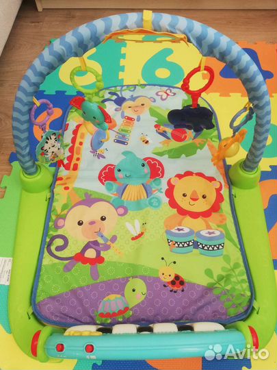 Игровой развивающий коврик Fisher price с пианино