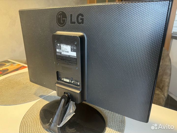 Монитор LG 22EA63V