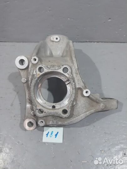 Кулак поворотный передний левый VAG Пассат цц