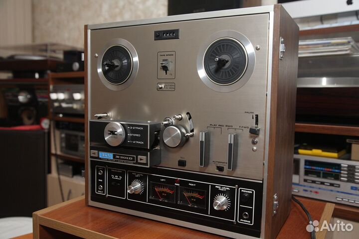 Катушечный магнитофон 