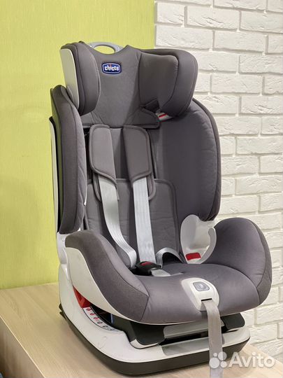 Автомобильное кресло chicco
