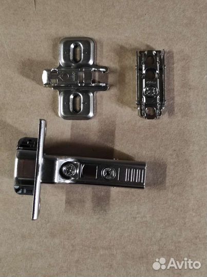 Мебельные петли Blum с доводчиком